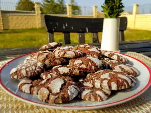 Raspuknuti keksići čokoladnog ukusa