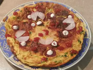 Omlet sa lišćem rotkvice, šunkom i kobasicom