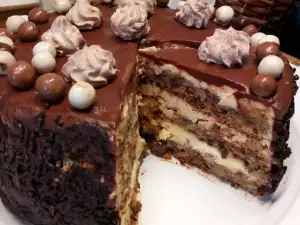 Raskošna torta sa orasima i Šarlot kremom