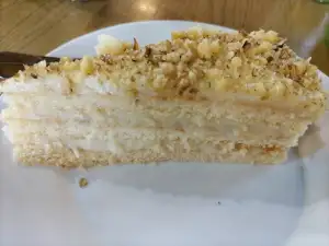 Lagana torta od oraha sa belim kremom