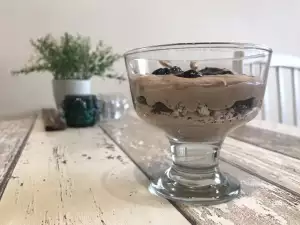 Čokoladni Oreo desert sa trešnjama