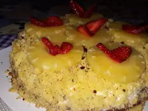 Punjena torta sa rikotom, ananasom i jagodama