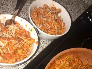 Testenina sa pečenom crvenom paprikom