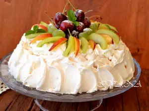 Torta Pavlova sa letnjim voćem