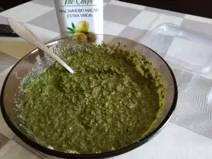 Pesto sa bosiljkom i pinjolima