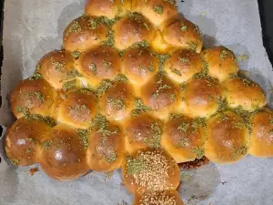 Pogača jelka sa pestom i sirevima
