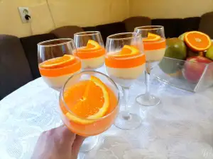 Parfe od pomorandže u čašama