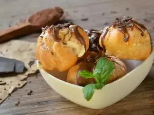 Francuske profiterole sa čokoladnim sosom