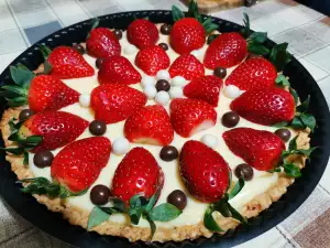 Prolećni tart sa jagodama i čokoladom