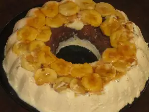 Puding kolač sa karamelom i bananama