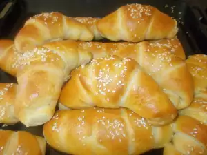 Vazdušaste kiflice sa sirom i susamom