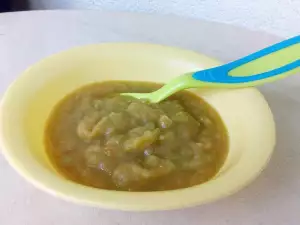 Bebi pire sa tikvicama i šargarepom