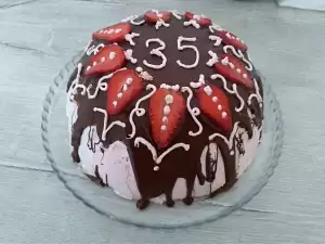 Torta bez pečenja sa jagodama i piškotama