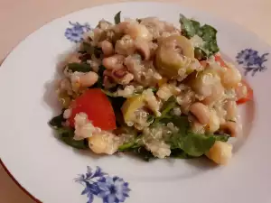 Salata sa kinoom i pasuljem Crno oko