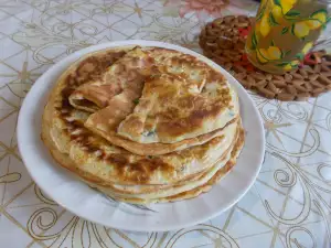 Rodopske palačinke sa sitnim sirom i slaninom