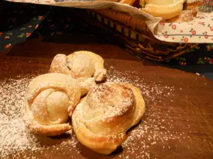 Brioš ružice sa nadevom od čokolade i marmelade