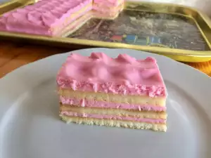 Praznična roze torta sa kiselom pavlakom