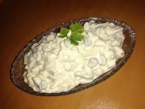 Salata od jaja i kiselih krastavčića