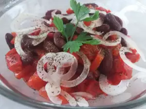 Salata sa pasuljem i pečenim paprikama