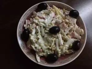 Salata sa surimi štapićima i kineskim kupusom