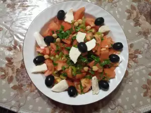 Salata od paradajza sa mocarelom i leblebijama