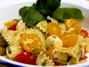 Italijanska salata sa testeninom i dresingom od bosiljka