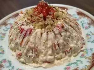 Salata od pečenih paprika, oraha i sitnog sira