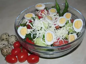 Sveža salata sa prepeličijim jajima