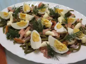 Salata sa dimljenim lososom i boranijom