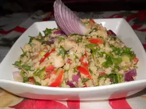 Salata tabule sa peršunom i dve vrste luka