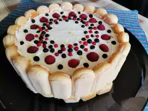 Torta Šarlota sa šumskim voćem i maskarpone sirom