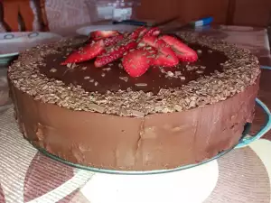 Torta čokoladni raskoš sa jagodama