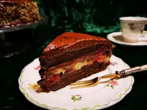 Mega čokoladna torta sa malinama