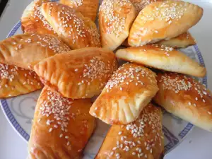 Domaće pikantne pogačice sa sirom