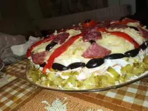 Praznična slana torta od palačinaka sa domaćom ruskom salatom