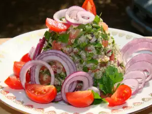 Salata Tabule sa kinoom i čeri paradajzom