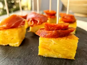 Tapas od tortilje od krompira sa hamonom i čorizom 