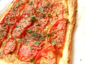 Provansalski tart sa paradajzom (Tomato Tarte Provencale)