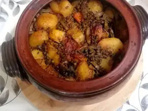 Sporo pečena teletina u đuvečari sa povrćem