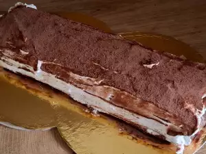 Praznični rolat Tiramisu sa čokoladnim nadevom