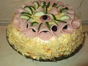 Praznična slana torta od palačinaka