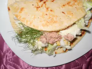 Tortilja sa tunjevinom i salatom