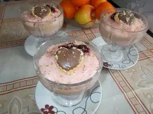 Trifle sa slatkom od borovnice i keksom