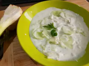 Turska mlečna salata sa komoračem