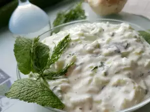 Tradicionalna grčka salata Tzatziki