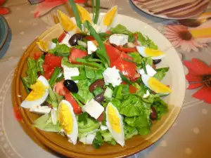 Uskršnja salata sa dresingom od kiselog mleka i sira