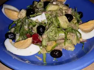 Vitaminska salata sa avokadom i jabukom