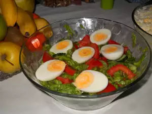 Zelena salata sa jajima i paradajzom