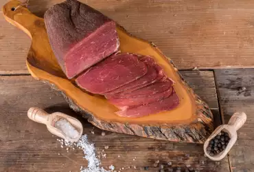 Kako se vrši kontrolisano soljenje mesa?