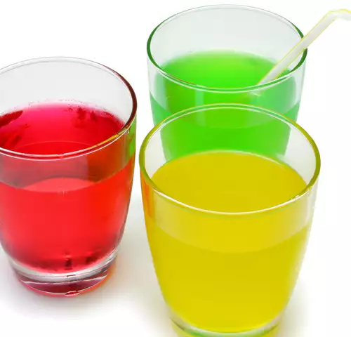 Roditelji, nemojte davati deci voćne sokove za doručak!